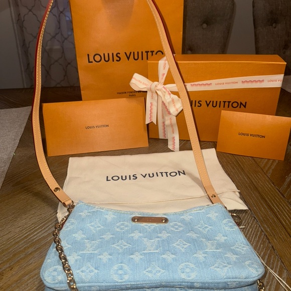 NIB Louis Vuitton Sky Blue Denim Liv Pochette - Picture 13 of 16